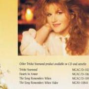 El texto musical SANTA CLAUS IS BACK IN TOWN de TRISHA YEARWOOD también está presente en el álbum The sweetest gift (1994)