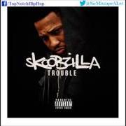 El texto musical STR8 OUT de TROUBLE también está presente en el álbum Skoobzilla (2016)