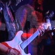 El texto musical TRAIN KEPT A ROLLIN' de TWISTED SISTER también está presente en el álbum Live at hammersmith (1994)