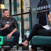 El texto musical A MAN HOLDIN' ON (TO A WOMAN LETTIN' GO) de TY HERNDON también está presente en el álbum Got it covered (2019)