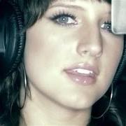 El texto musical INVISIBLE de ASHLEE SIMPSON también está presente en el álbum Ashlee simpson   all song