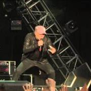 El texto musical L'UOMO PIÙ SEMPLICE de VASCO ROSSI también está presente en el álbum L'uomo più semplice (2013)