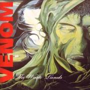 El texto musical KISSING THE BEAST de VENOM también está presente en el álbum The waste lands (1992)