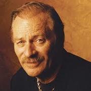 El texto musical IT'S NOT OVER, YET de VERN GOSDIN también está presente en el álbum Chiseled in stone