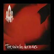 El texto musical CLAWS OF LAUGHTER DEAD de AT THE GATES también está presente en el álbum The red in the sky is ours (1992)