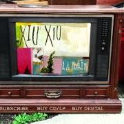 El texto musical BOG PEOPLE de XIU XIU también está presente en el álbum La foret (2005)