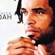 El texto musical ENTRE TA PEAU ET LA MIENNE de YANNICK NOAH también está presente en el álbum Yannick noah (2002)