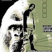 El texto musical DIK E JHONNY 2000 de ZAMPA también está presente en el álbum Gorilla guerriglia (2001)
