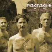 El texto musical VITE SENZA VITA de IL PARTO DELLE NUVOLE PESANTI también está presente en el álbum Magnagrecia (2010)