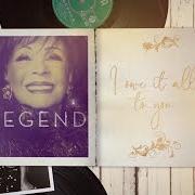 El texto musical ALMOST LIKE BEING IN LOVE de SHIRLEY BASSEY también está presente en el álbum I owe it all to you (2020)