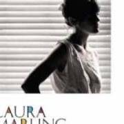 El texto musical GOODBYE ENGLAND (COVERED IN SNOW) de LAURA MARLING también está presente en el álbum I speak because i can (2010)