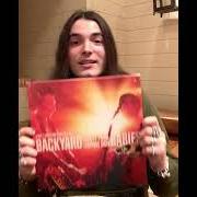 El texto musical BACKSTABBER de BACKYARD BABIES también está presente en el álbum Safety pins & leopard skin (2002)