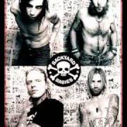 El texto musical HOLD 'EM DOWN de BACKYARD BABIES también está presente en el álbum People like people like people like us (2006)