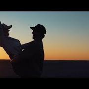 El texto musical ROUND HERE de LEE KERNAGHAN también está presente en el álbum Backroad nation (2019)