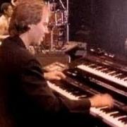 El texto musical VOICES ON THE WIND de LITTLE FEAT también está presente en el álbum Let it roll (1988)