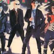 El texto musical SENTIMIENTO FATAL de LOS VIOLADORES también está presente en el álbum Fuera de sektor (1986)