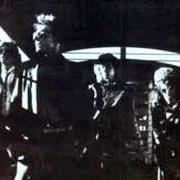 El texto musical ENEMIGOS de LOS VIOLADORES también está presente en el álbum Y que dios nos perdone (1989)
