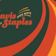 El texto musical JESUS LAY DOWN BESIDE ME de MAVIS STAPLES también está presente en el álbum Livin' on a high note (2016)