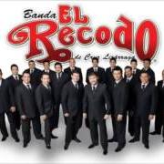El texto musical COMO TE VA SIN MI de BANDA EL RECODO también está presente en el álbum Mas fuerte que nunca (2006)