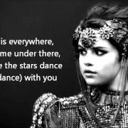 El texto musical COME AND GET IT de SELENA GOMEZ también está presente en el álbum Stars dance (2013)