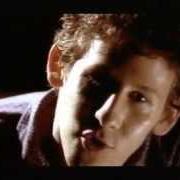 El texto musical SHIP MY BODY HOME de BEN LEE también está presente en el álbum Breathing tornados (1998)