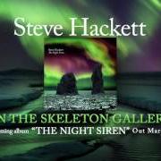 El texto musical IN THE SKELETON GALLERY de STEVE HACKETT también está presente en el álbum The night siren (2017)