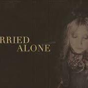 El texto musical EASY AS HELLO de SUNNY SWEENEY también está presente en el álbum Married alone (2022)