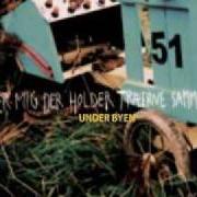 El texto musical BATTERI GENERATOR de UNDER BYEN también está presente en el álbum Det er mig der holder traeerne sammen (2002)