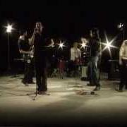 El texto musical CUATRO ROSAS de TACHENKO también está presente en el álbum Amable (2005)