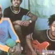 El texto musical WE'LL FIND A BLESSING de THE GLADIATORS también está presente en el álbum Gladiators by bus (1982)