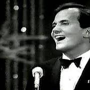 El texto musical MAI MAI MAI VALENTINA de GIORGIO GABER & PAT BOONE también está presente en el álbum Sanremo