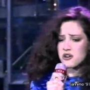El texto musical NOTTE DI PERIFERIA de PAOLA DE MAS también está presente en el álbum Sanremo