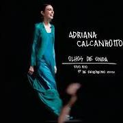 El texto musical E SENDO AMOR de ADRIANA CALCANHOTTO también está presente en el álbum Olhos de onda (2014)