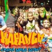 El texto musical NO ME SUELTES (ES POSIBLE) de KAPANGA también está presente en el álbum ¿mama dónde estoy? (2014)