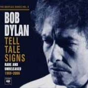 El texto musical THE GIRL ON THE GREENBRIAR SHORE de BOB DYLAN también está presente en el álbum Tell tale signs: the bootleg series vol. 8 (2008)