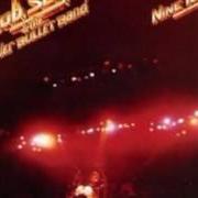El texto musical FIRE DOWN BELOW de BOB SEGER también está presente en el álbum Nine tonight (1981)