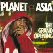 El texto musical HYPNOTIZE de PLANET ASIA también está presente en el álbum The grand opening (2004)