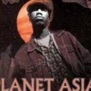 El texto musical HEAD HONCHOS de PLANET ASIA también está presente en el álbum The last stand (2000)