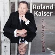 El texto musical AUF DEN KOPF GESTELLT de ROLAND KAISER también está presente en el álbum Auf den kopf gestellt (2016)