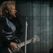 El texto musical THESE TWO HANDS de BON JOVI también está presente en el álbum What about now (2013)