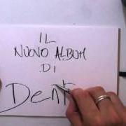 El texto musical GIUDIZIO UNIVERSATILE de DENTE también está presente en el álbum Io tra di noi (2011)