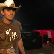 El texto musical SPAGHETTI WESTERN SWING de BRAD PAISLEY también está presente en el álbum Mud on the tires (2003)