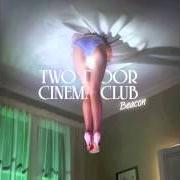 El texto musical WAKE UP de TWO DOOR CINEMA CLUB también está presente en el álbum Beacon