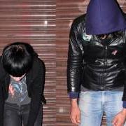 El texto musical WRATH OF GOD de CRYSTAL CASTLES también está presente en el álbum (iii) (2012)