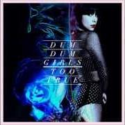 El texto musical TROUBLE IS MY NAME de DUM DUM GIRLS también está presente en el álbum Too true (2014)