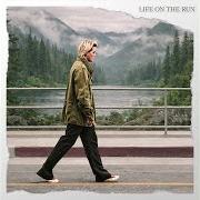 El texto musical LIFE ON THE RUN de BRANDI CARLILE también está presente en el álbum Life on the run (2026)