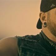 El texto musical IT'S ABOUT TO GET DIRTY de BRANTLEY GILBERT también está presente en el álbum The weekend (2016)