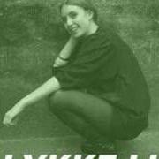 El texto musical HANGING HIGH de LYKKE LI también está presente en el álbum Youth novels (2008)