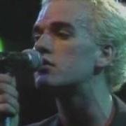 El texto musical UNDERNEATH THE BUNKER de R.E.M. también está presente en el álbum Life's rich pageant (1986)