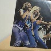 El texto musical TAKE A CHANCE ON ME de ABBA también está presente en el álbum Live (1986)